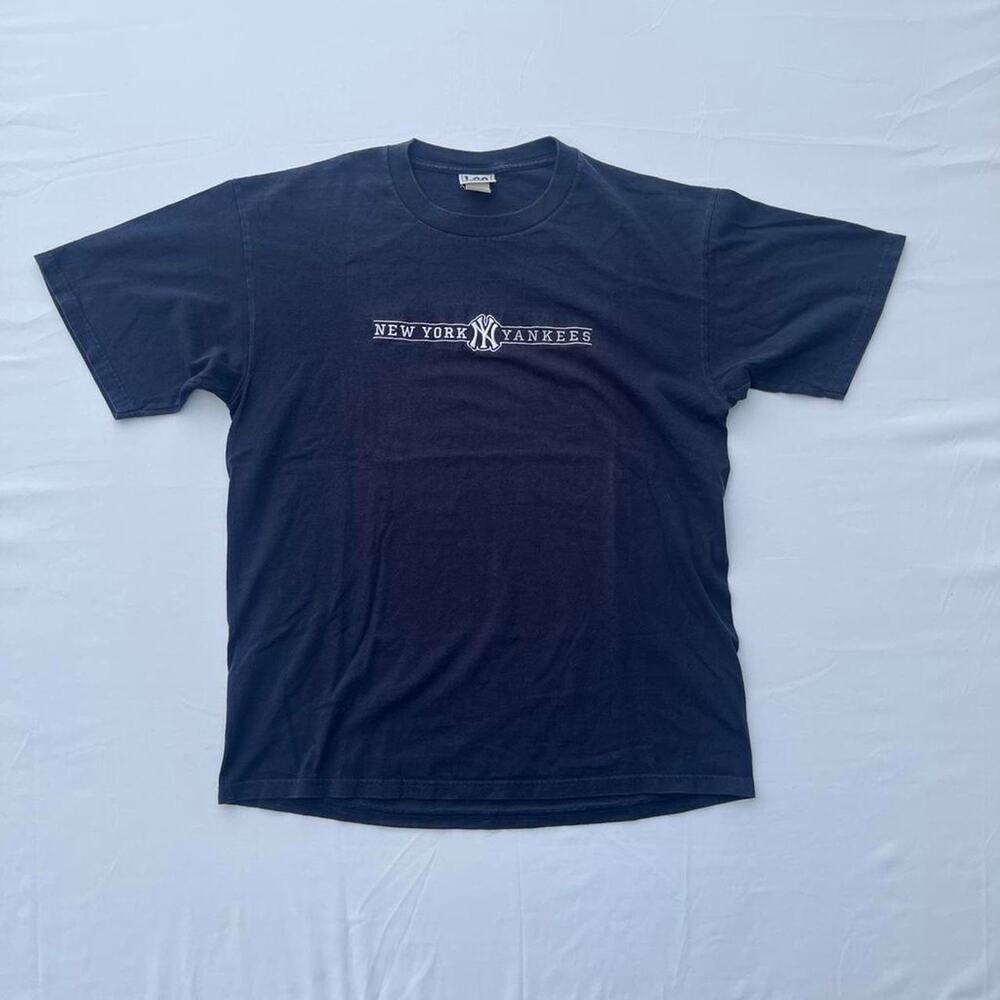 Lee New York Yankees Embroidered Chest MLB Men's Large Tee-Shirt